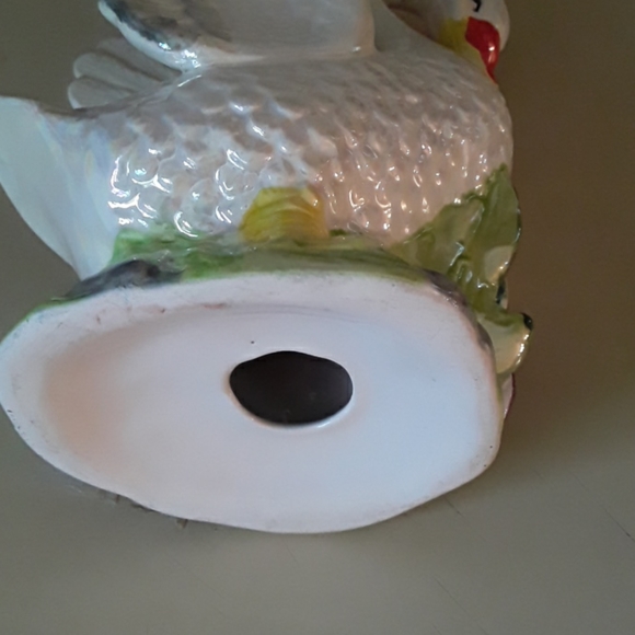 Painted white swan statue - Picture 4 of 4